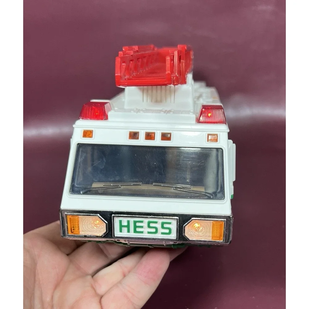 Hess Toy Truck 1996 Emergency Truck and Ladder with‎ Lights and Sirens Works